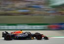 Max Verstappen acelera e “não passa cartão”