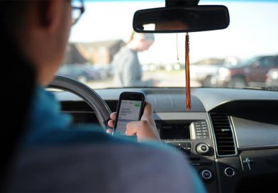 Mais de 700 condutores a usar o telemóvel