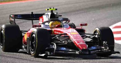 Lewis Hamilton domina treino livre em “casa”