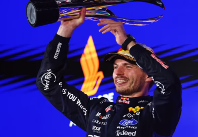 Max Verstappen imbatível em Singapura